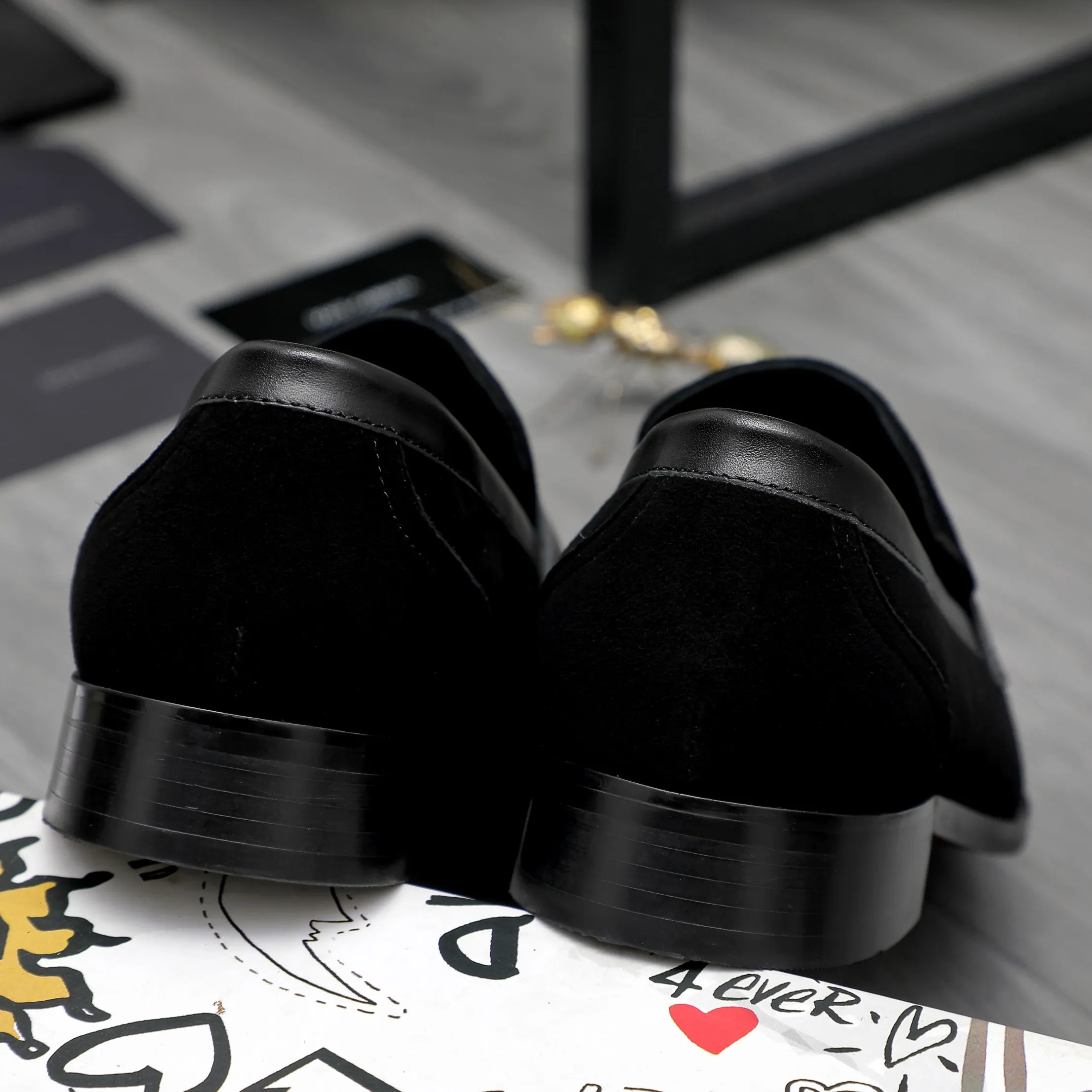 Men's shoes 💰500 Product trademark: DG (Dolce & Gabbana) business casual leather shoes Regular size: 38-45 (45 is custom-made and non-returnable) Product materials: Selected frosted cowhide upper, cowhide lining, original outsole